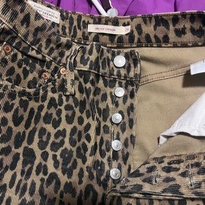 Levi’s Leopard Corduroy Ribcage jeans. Size 26